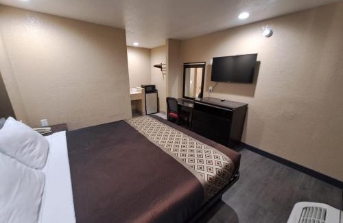 Rialto Hotel | American Inn i10 Rialto and Colton
