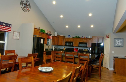 La Follette Casa | American Spirit: SUPER Location; Pendiente suave; Dbl Deck Dock w / slide; Duerme 31