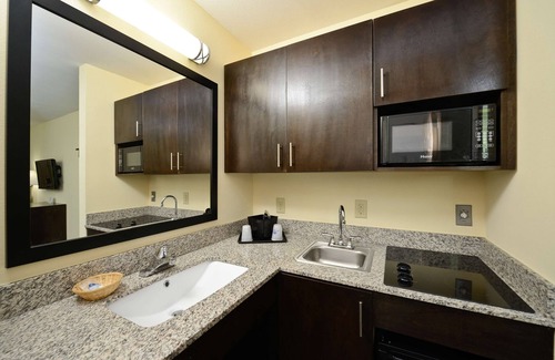Lake Charles Hotel | Americas Best Value Inn & Suites Lake Charles at I-210 Exit 11