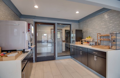 Hayward Hotel | Vagabond Inn Executive Hayward