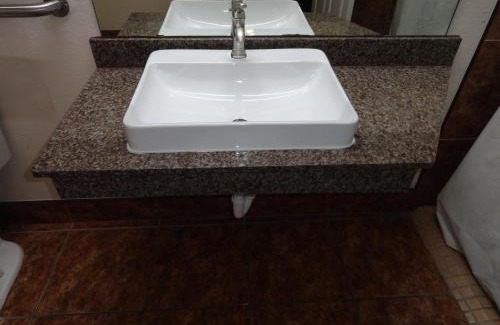 Brownsville Hotel | Americas Best Value Inn - Brownsville