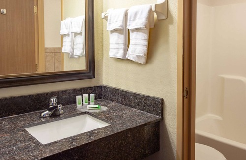Ham Lake Hotel | AmericInn by Wyndham Ham Lake
