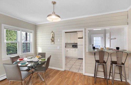 Amesbury Condominio | Ames for Fun