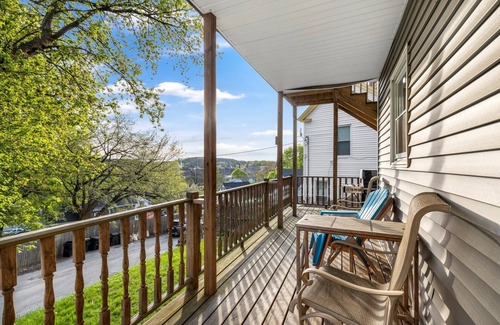 Amesbury Condominio | Ames for Fun
