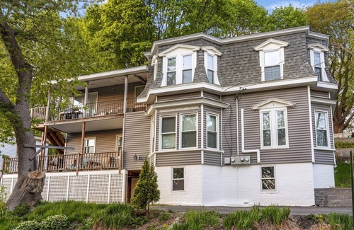 Amesbury Condominio | Ames for Fun