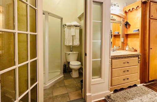 Historic Downtown Savannah Cama Y Desayuno | Amethyst Garden Inn