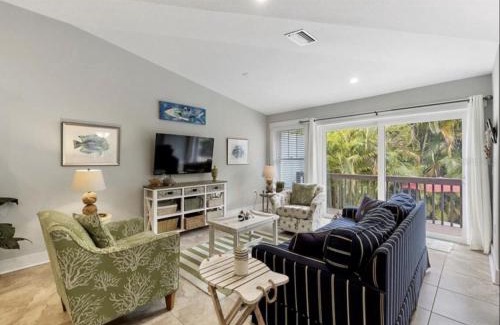 Holmes Beach Villa | AMI/Holmes Beach - 3/2 Home - Private Heated Pool and Yard - walk to beach
