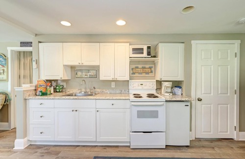 Bradenton Beach Casa | AMI Lighthouse Cottage-one Minute Walk To The Beach-keyless Locks