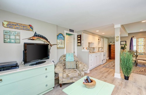 Bradenton Beach Casa | AMI Lighthouse Cottage-one Minute Walk To The Beach-keyless Locks