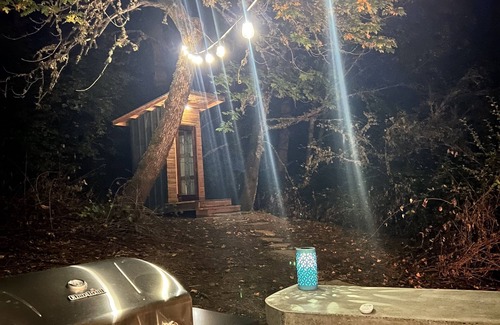 McMinnville Alquiler De RV | Amico Farm cozy wine country all weather Vista Tent with stunning views