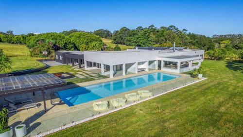 Federal Casa | Amileka - luxury 25 acre estate with pool