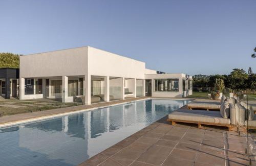 Federal Casa | Amileka - luxury 25 acre estate with pool