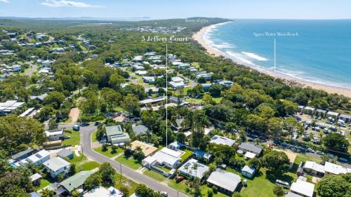 Agnes Water Casa | Amira Beach House - air conditioned, pool, walk to beach & cafes