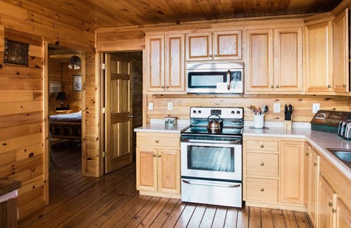 Hickory Hills Chalet De Esquí | Chalet de 6 dormitorios construido en Amish en el área de esquí / rafting Vista de 50 millas