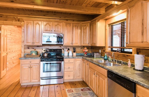 Hickory Hills Chalet De Esquí | Casa de troncos Amish de 5 dormitorios con vista de 50 millas en el área de esquí / balsa / senderismo de Pocono