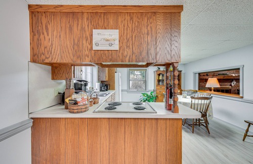 New Holland Apartamento | Amish Country Apartment w/ Cozy Fireplace!