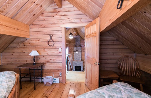 Hickory Hills Casa | Amish-Made Chalet Log Home- 50 Mile View- ¡NUEVO LISTADO!