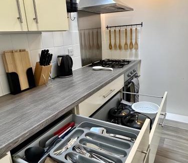 Worthing Casa | Amo Mews House - Central, Private Patio & Free Parking