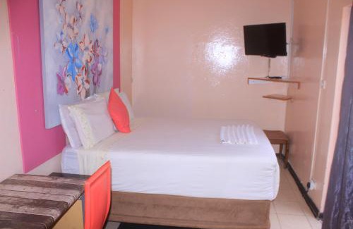 Kasane Cama Y Desayuno | AMOGELANG GUEST HOUSE