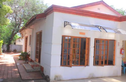 Kasane Cama Y Desayuno | AMOGELANG GUEST HOUSE