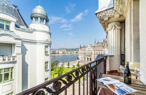 Belvaros - Lipotvaros Apartamento | Amora Homes Breathless view Parliament 2 Luxury Suites with terrace FREE PARKING RESERVATION NEEDED