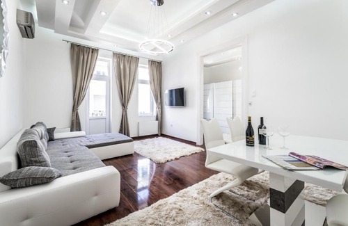 Belvaros - Lipotvaros Apartamento | Amora Homes Breathless view Parliament 2 Luxury Suites with terrace FREE PARKING RESERVATION NEEDED