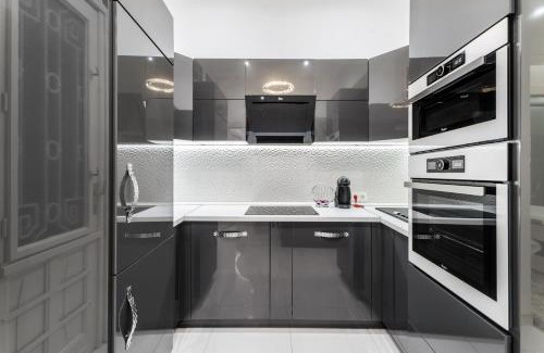 Belvaros - Lipotvaros Apartamento | Amora Homes Breathless view Parliament 2 Luxury Suites with terrace FREE PARKING RESERVATION NEEDED