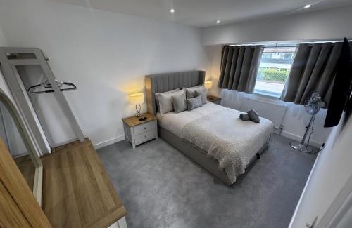 Aylesbury Casa | Amora Stays