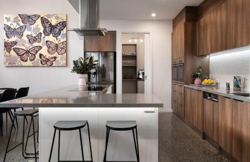 Hepburn Casa | Amore