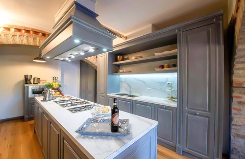 Panzano in Chianti Villa | AMORE RENTALS - Villa Il Tinaio with Private Pool, Garden, Terraces and Parking