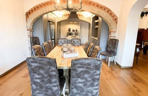 Panzano in Chianti Villa | AMORE RENTALS - Villa Il Tinaio with Private Pool, Garden, Terraces and Parking