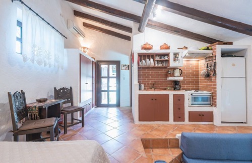 Egira Casa | Ampelos Estate –10+ people estate on private ranch