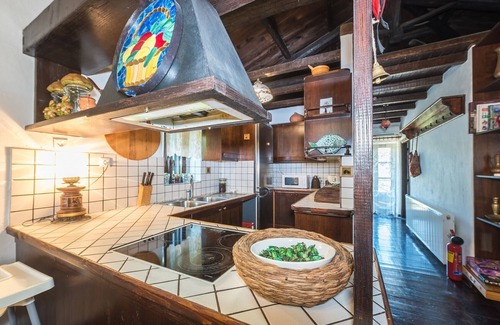 Egira Casa | Ampelos Estate –10+ people estate on private ranch