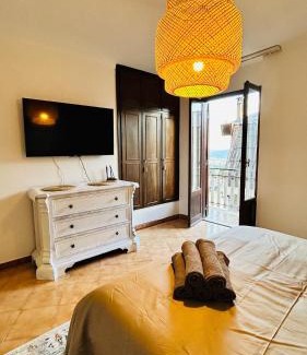 Fiuggi Apartamento | Ampio Appartamento su 2 Livelli nel Centro Storico, Ideale per Coppie o Gruppi da 2 a 5 Persone