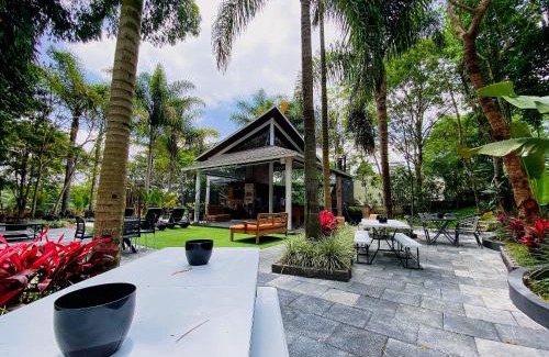 Carapicuiba Casa | Ampla casa em meio à natureza