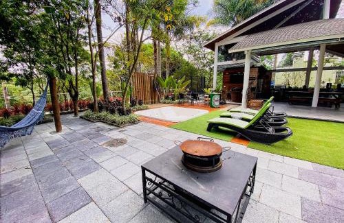 Carapicuiba Casa | Ampla casa em meio à natureza