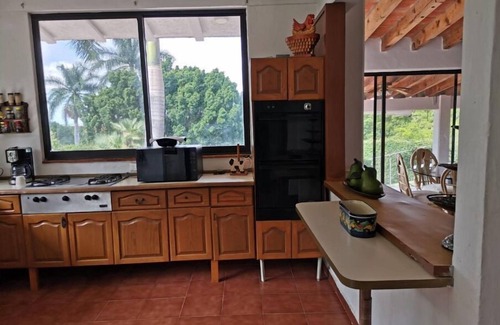 Cuernavaca Casa | Amplia casa sola, con alberca y amenidades privadas, todos los servicios.
