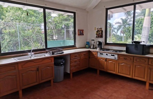 Cuernavaca Casa | Amplia casa sola, con alberca y amenidades privadas, todos los servicios.