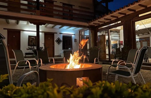 Villa de Leyva Cabaña | Amplia Habitación Cuádruple en Entorno Campestre