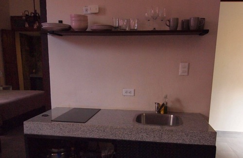 Zona Paseo Montejo Villa | Amplia Suite de 2R con cocineta, comedor, patio y mini alberca privada.