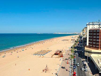 Cadiz Apartamento | Amplio apartamento junto a la Playa Victoria