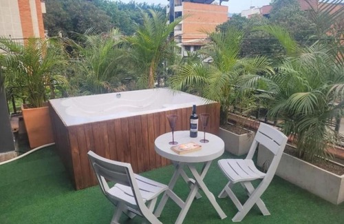 La Castellana Apartamento | Amplio Apto con Jacuzzy Terraza 2B 4hab Laureles