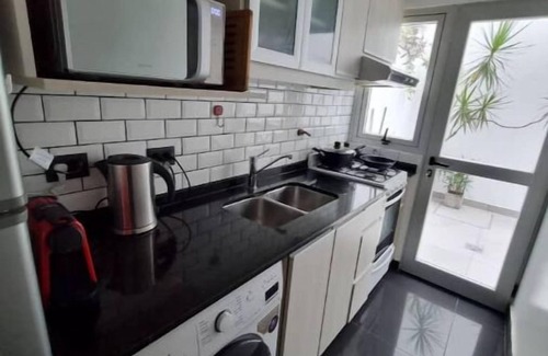 Comuna 15 Apartamento | Amplio estudio en planta baja con seguridad