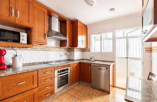 El Molinillo Apartamento | Amplio piso para disfrutar del centro de Málaga con parking gratuito