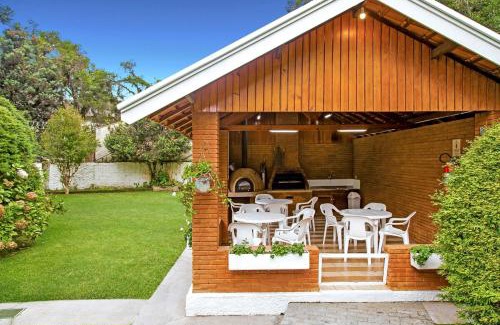 Campos do Jordao Apartamento | Amplo Duplex - Capivari - 5 Qts - Lareira - Lazer