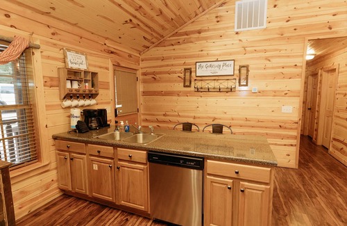 Gatlinburg - Pigeon Forge Cabina | An Absolutely Charming Cabin!!!