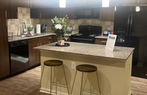 Lazybrook/Timbergrove Apartamento | An alluring apartment, 10 min from downtown!