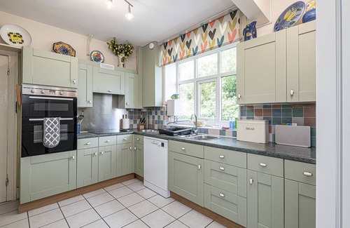 Cemaes Bay Cabaña | An apartment that sleeps 14 guests in 3 bedrooms