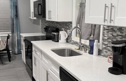 Pocono Summit Casa | An Artist Home and Gallery - 3-Bedroom Home - Newly Renovated