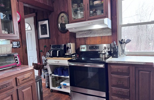 Monroe Casa | An Artistic Lake House, Spacious 3-bedroom house with , fitness room in Monroe